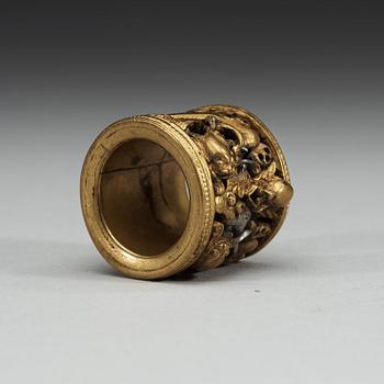 A gilt bronze archers ring decorated with separately fused and inserted dragons, Qing dynasty (1644-1912).