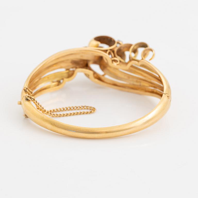 Brilliant cut diamond gold bangle.