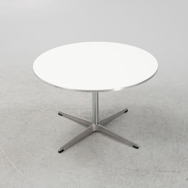 Arne Jacobsen, Bruno Mathsson & Piet Hein, soffbord, modell "A222", Fritz Hansen, Danmark, 2002.