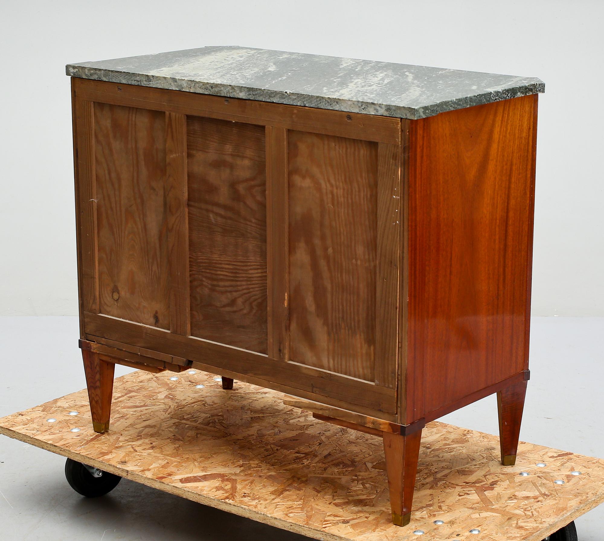 BYRÅ, sengustaviansk stil, 1900-talets andra hälft.