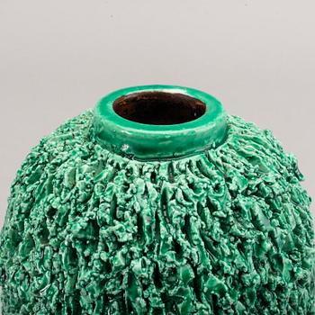 GUNNAR NYLUND, vas "Igelkott", chamotterat stengods, Rörstrand.