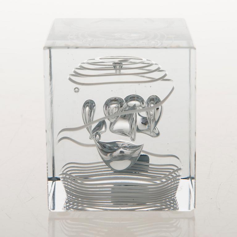 OIVA TOIKKA, A glass year cube signed Oiva Toikka Nuutajärvi 1987 and numbered 50/2000.