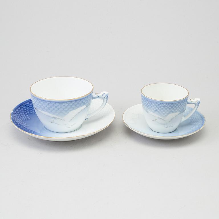 Service 104 pcs "Blue Mew" Bing & Grøndahl Denmark second half of the 20th century porcelain.