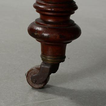 A canapé, probably english, late 19th century.