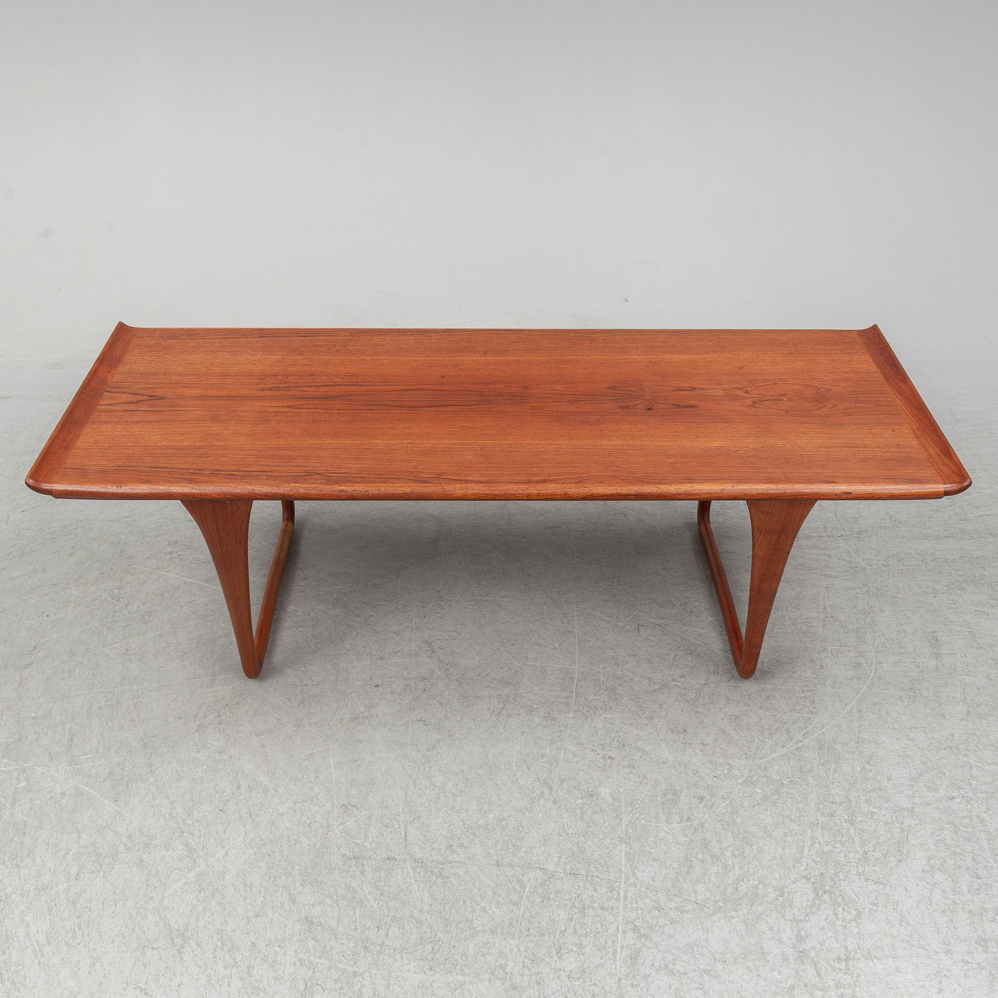 A sofa table, model 161, designed by O. Calsson for  AB Emmaboda Möbelfabrik, formgivet 1959.