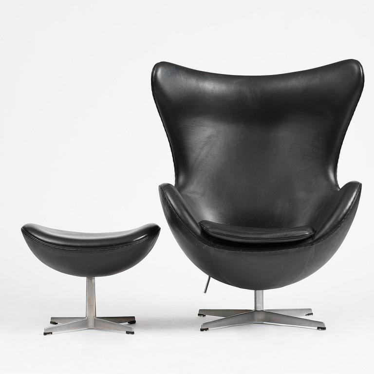 Arne Jacobsen, an "Egg" chair with ottoman, Fritz Hansen, Denmark, 2001.
