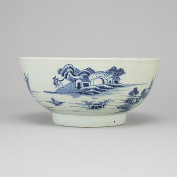 A blue and white bowl, Qing dynasty, Qianlong (1736-95).