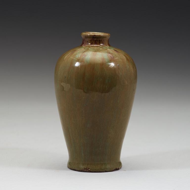 A meiping vase, Qing dynasty (1644-1912).