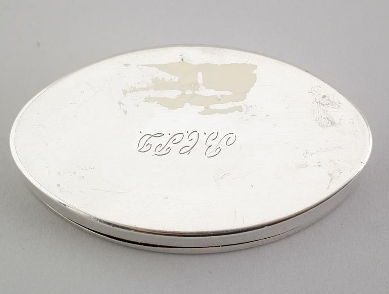 DOSA, silver, Per Erik Sundberg, Trosa 1850. Vikt ca 54 gram.
