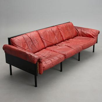 YRJÖ KUKKAPURO, SOFA. Ateljee series. Designed 1963 and manufactured by Haimi.