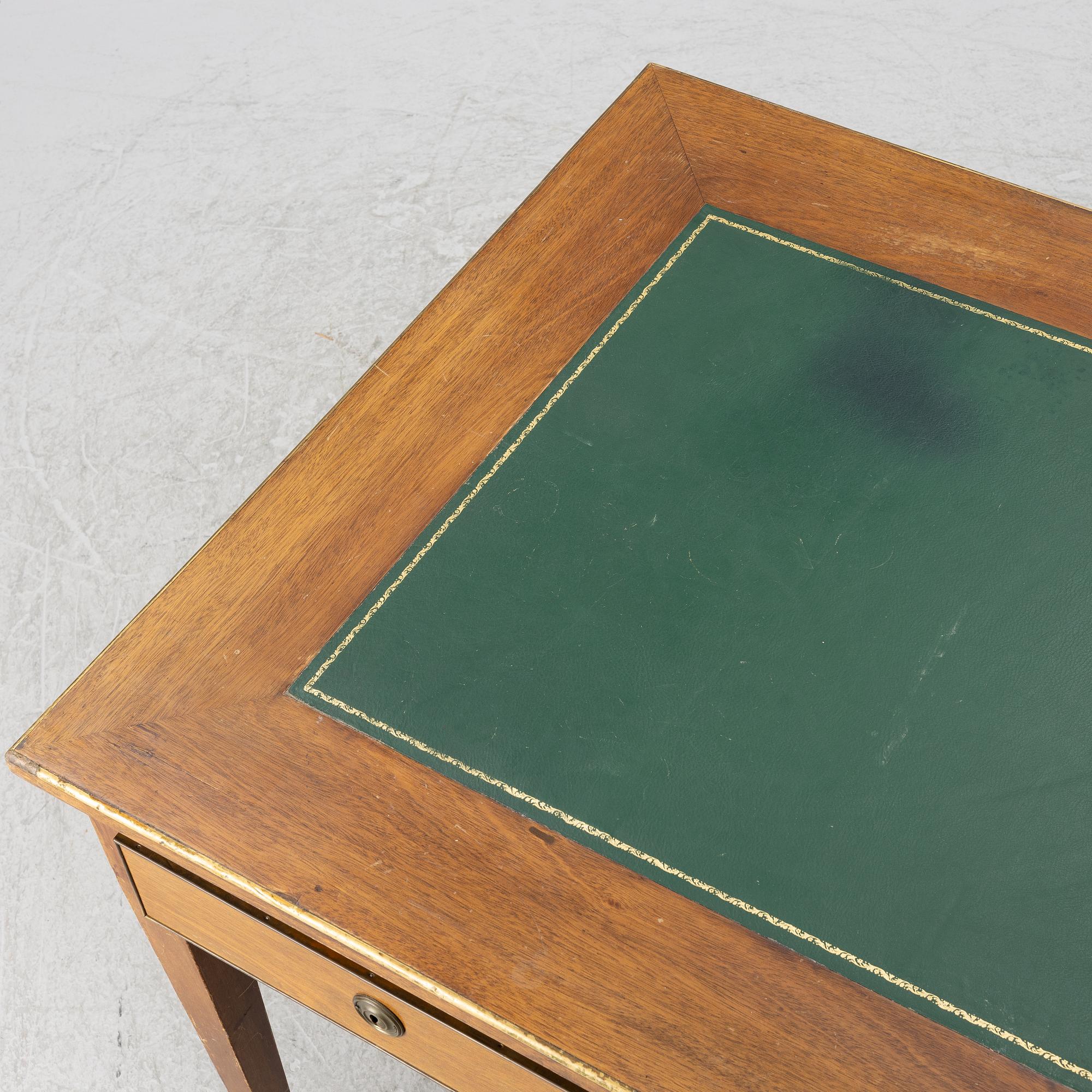 Skrivbord med uppsats, gustaviansk stil, 1900-tal.