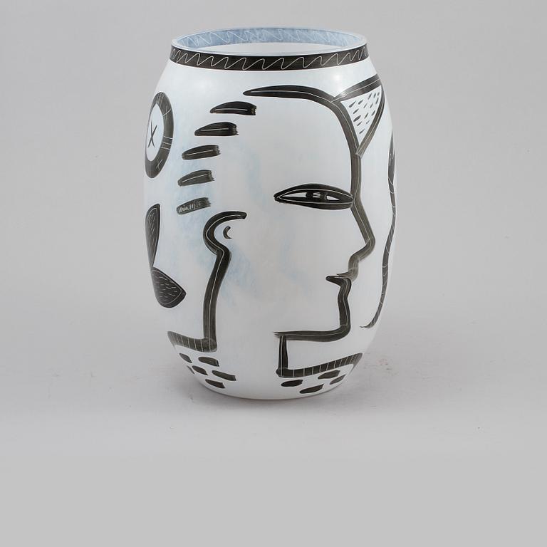 VAS, glas, Ulrica Hydman-Vallien, Kosta Boda, sent 1900-tal.