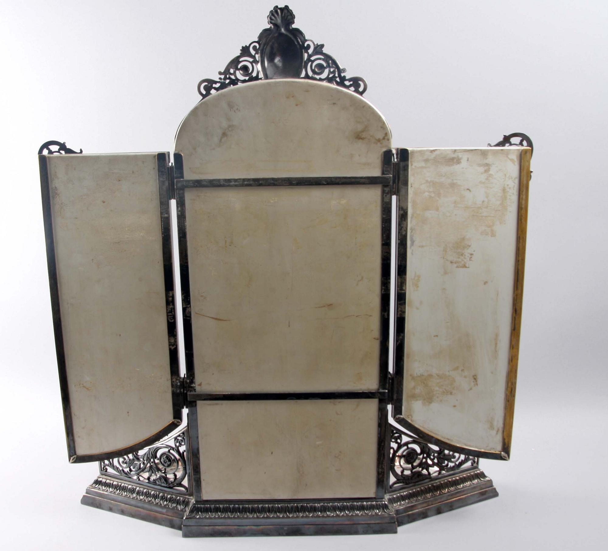 BORDSSPEGEL. WMF, försilvrad, Louis XVI-stil, efter 1909.