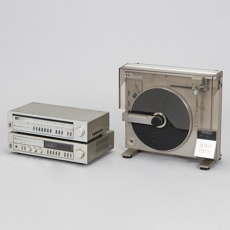 Vinylspelare, modell LT-5V, samt förstärkare och tuner, Mitsubishi, 1980-tal.
