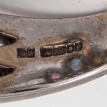 Cassandra Goad, an 18K white gold 'Cirkel' ring with diamonds ca. 0.08 ct and multicoloured precious stones. London.