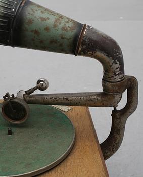 TRATTGRAMOFON, 1900-talets första hälft.