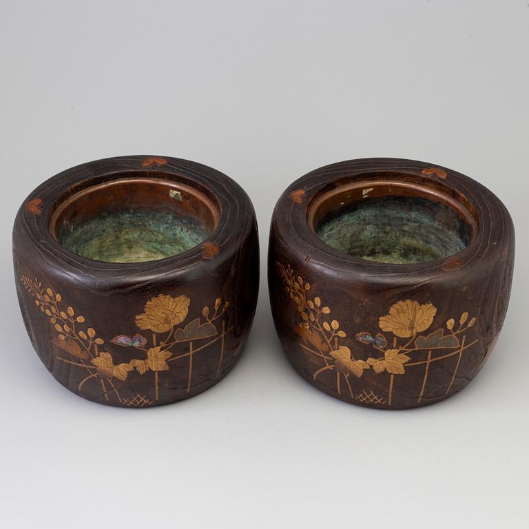 A pair of wooden carved Hibichi planters, Japan, Meiji (1868-1912).