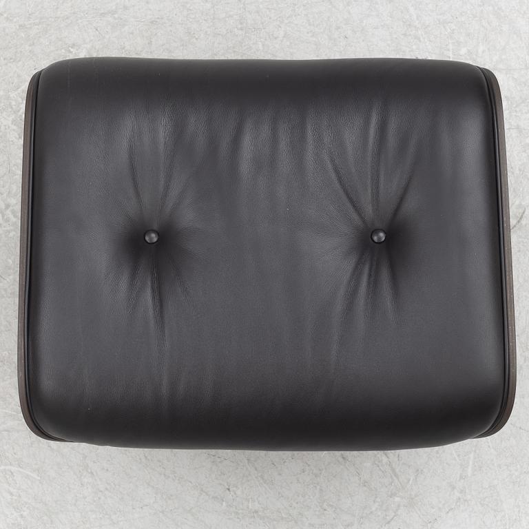 Charles & Ray Eames, an "Eames Lounge Chair" with ottoman, Vitra, 21st century.