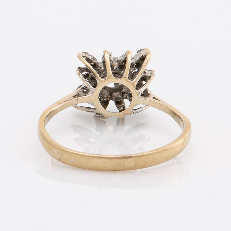 RING 18K whitegold 1 brilliant-cut diamond approx 0,25 ct and single-cut diamonds.