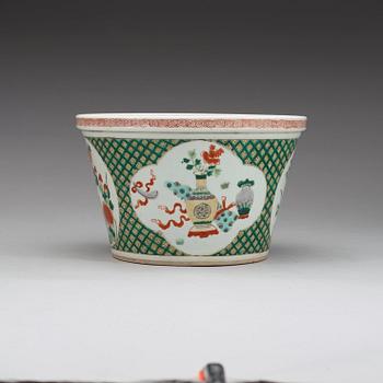 KRUKA, porslin, famille verte, Qingdynastin 1800-tal.