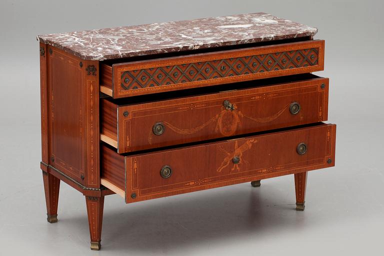 BYRÅ, gustaviansk stil. 1900-talets mitt.