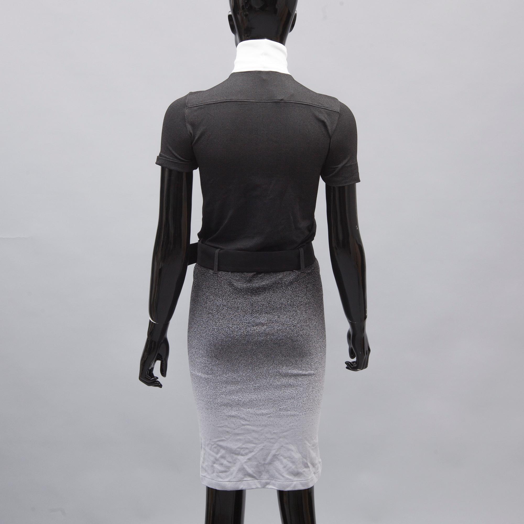 KLÄNNINGAR, 2 st, samt DRÄKT, 2 delar, Karl Lagerfeld för Wolford.