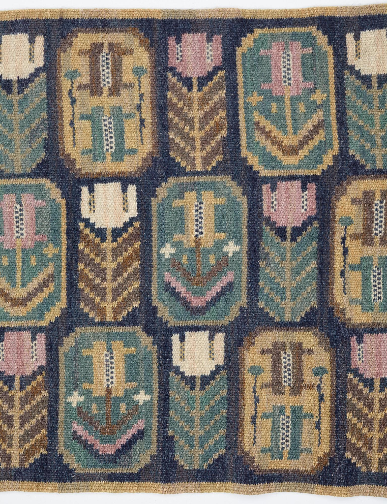 Märta Måås-Fjetterström, vävnad, "Medaljongerna", rölakan, ca 57,5-60 x 85-86,5 cm, signerad AB MMF.