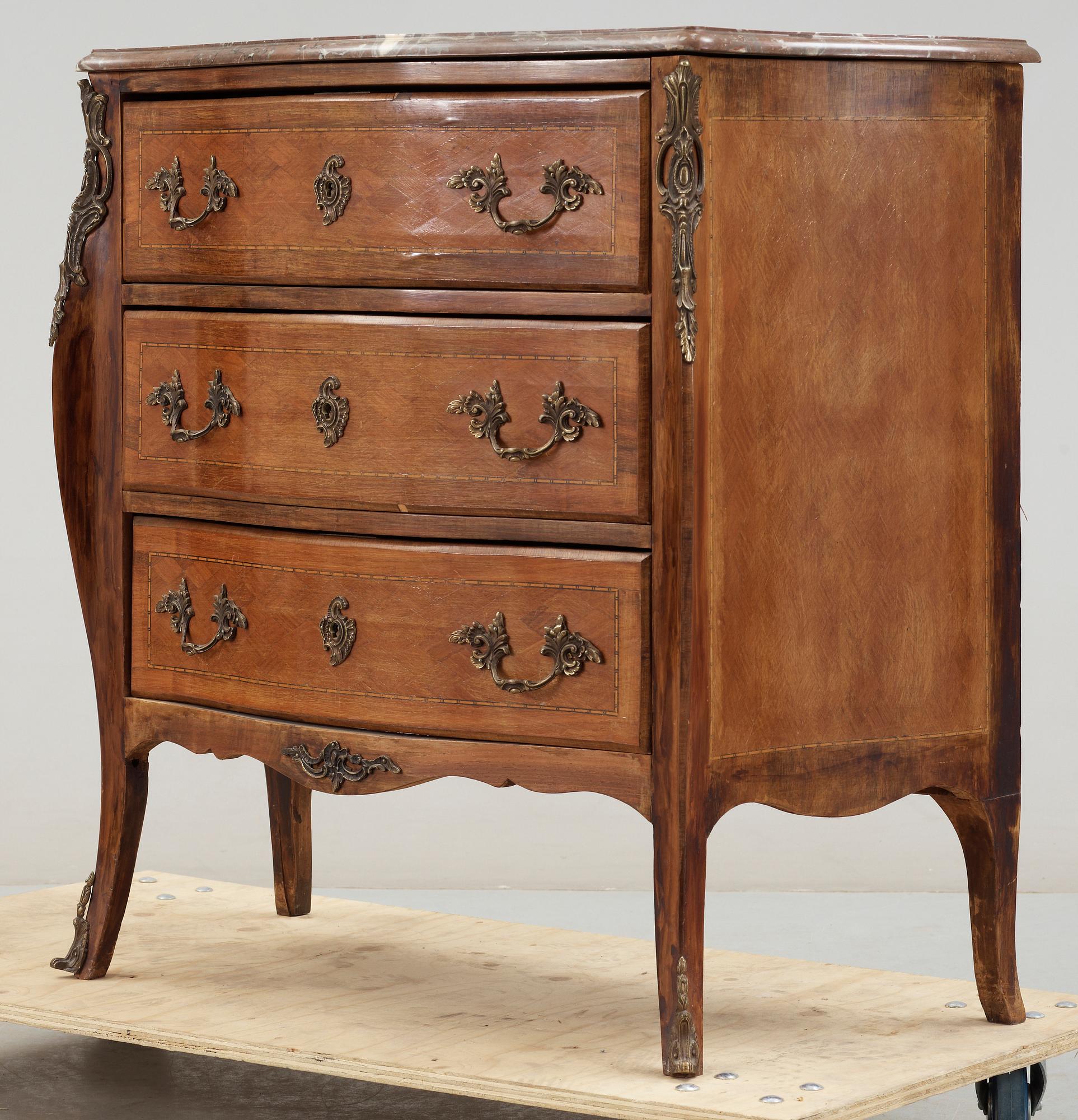 BYRÅ, Louis XV-stil, 1900-talets första hälft.