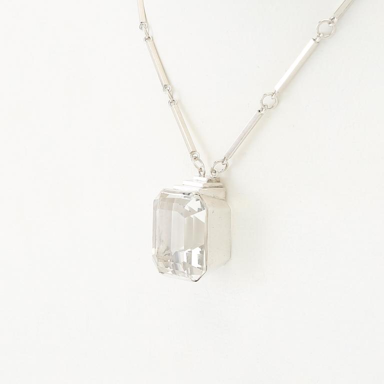 Wiwen Nilsson, collier sterling silver med en trappslipad bergkristall, Lund 1943.