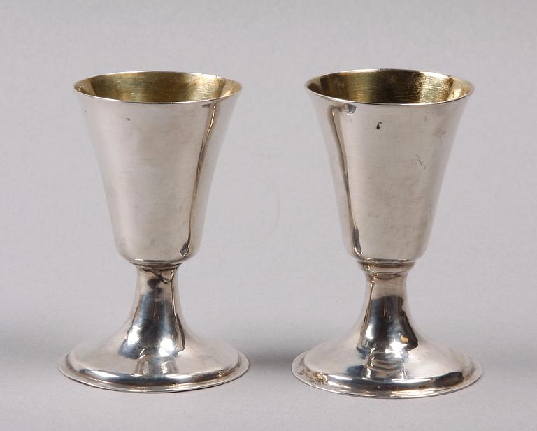 SUPKALKAR, ett par, silver, troligen C. Lundahl, Skara, verksam 1796-1818.