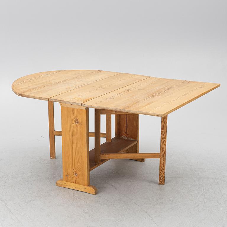 A gate leg table, 19th/20th century.