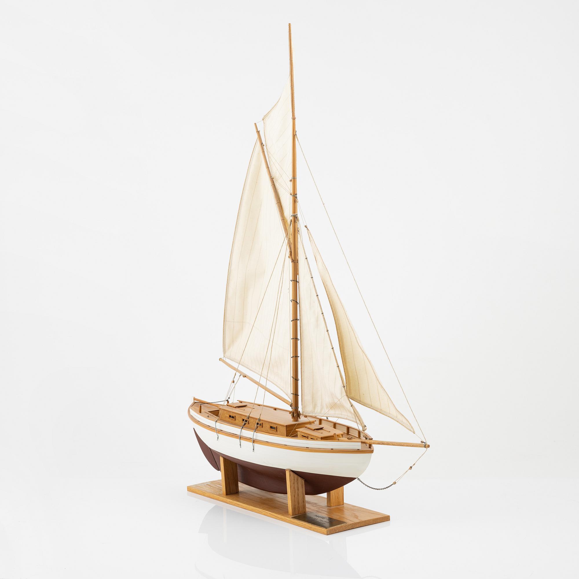 A wooden scale model of the Norwegian yacht "Marie" 1899 by Sören Orsman.