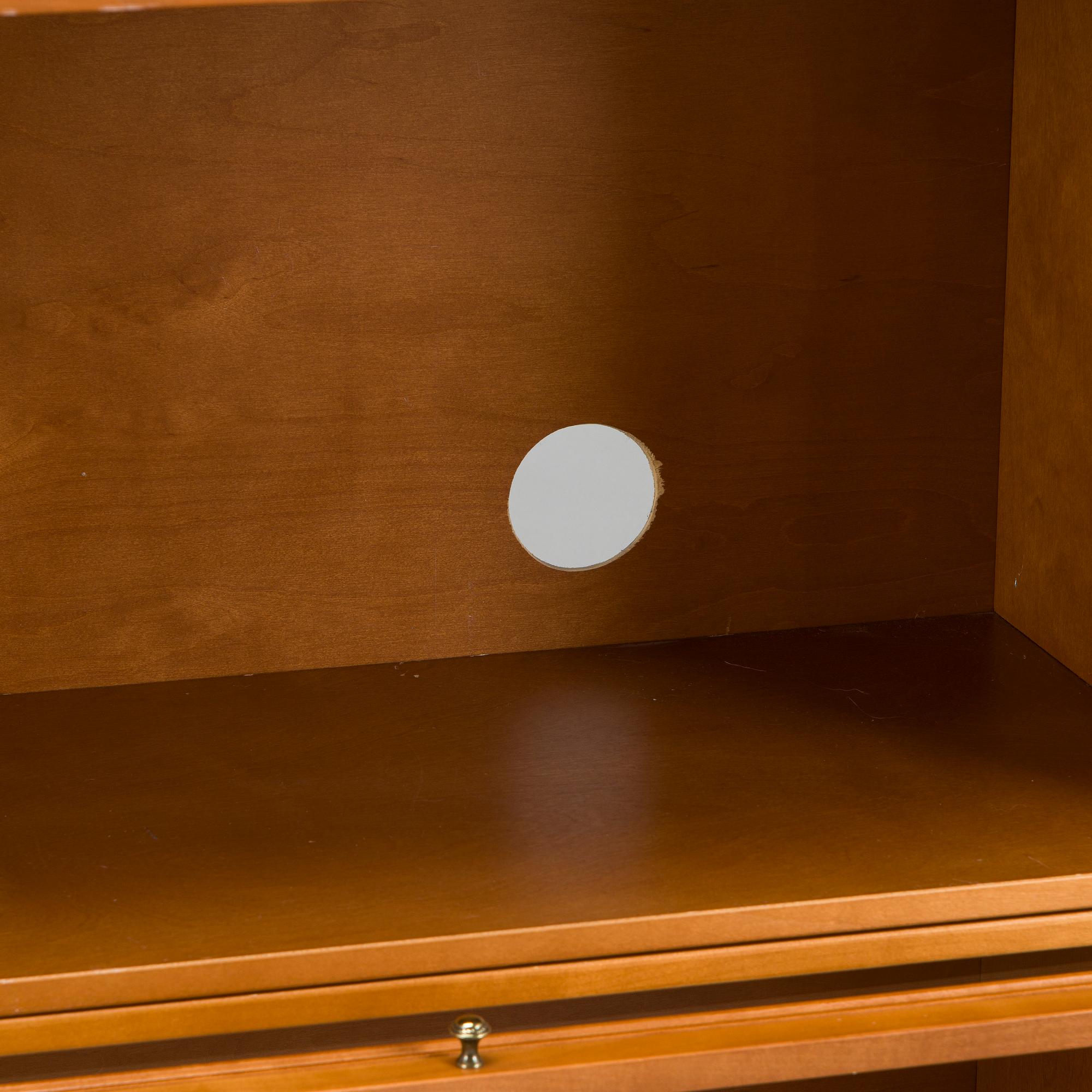 Kirjahylly lasiovilla, 6 moduulia, 2000-luku.