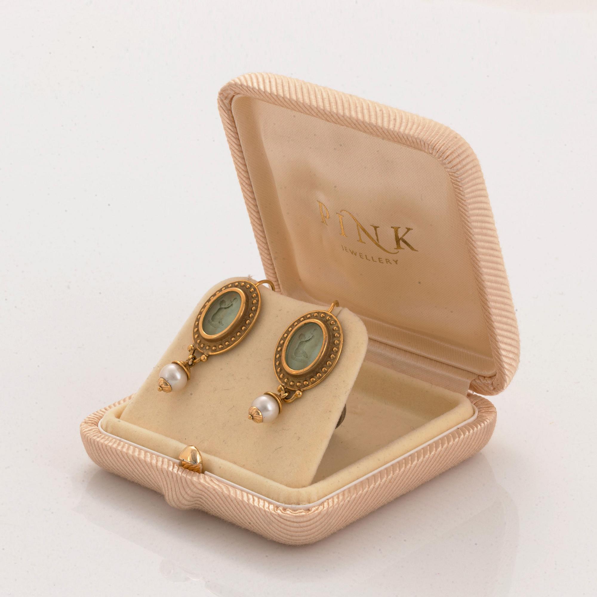 Tagliamonte earrings with intaglio and pearl.