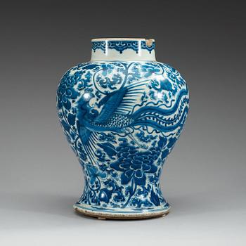 A blue and white vase, Qing dynasty, Kangxi (1662-1722).