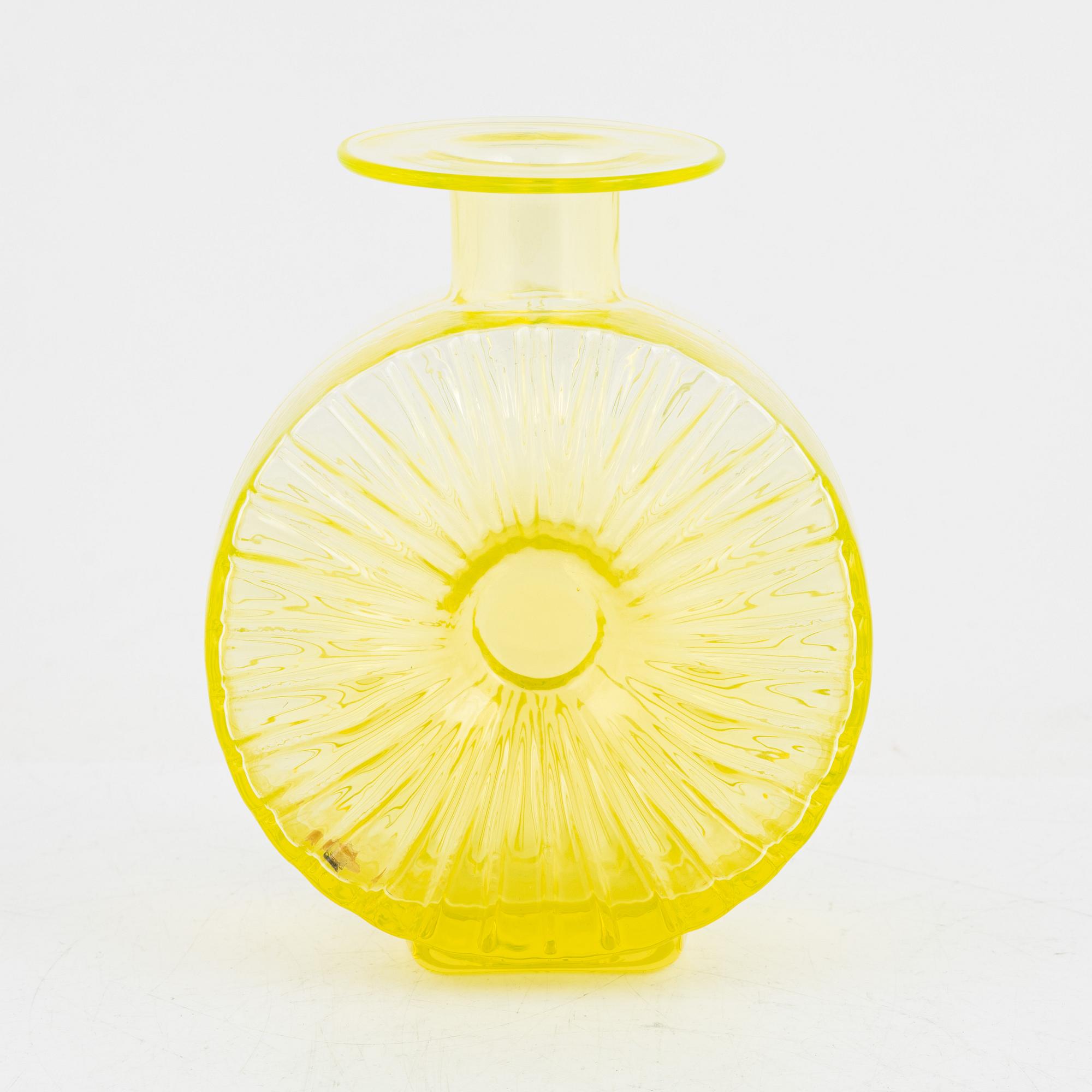 Helena Tynell, flaska, "Solflaskan" Riihimäen Lasi Oy. I produktion 1964-1974.