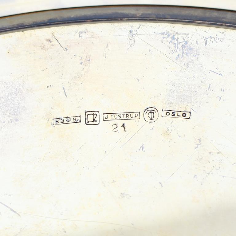 BRICKA, förgyllt silver, J Tostrup, Oslo, 1960-tal. Vikt ca 689 g.