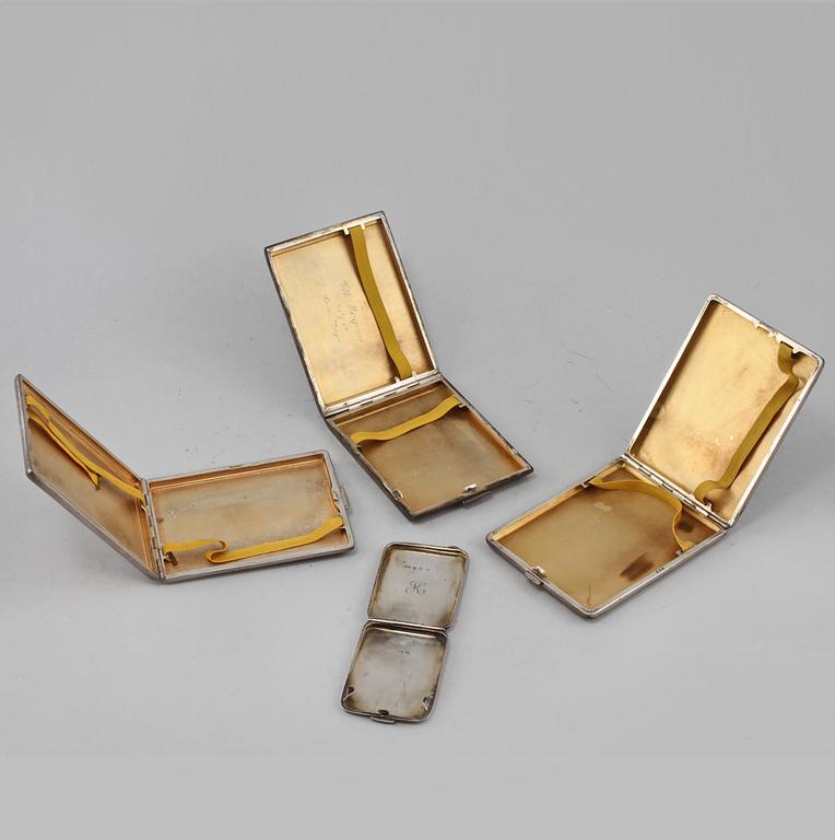 ETUIER, 4 st, silver, utländska stämplar, 1900-talets första hälft. Vikt 400 g.