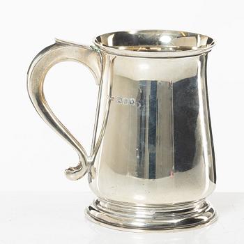 An English silver tankard, mark of William Bruford & Son, London 1945.
