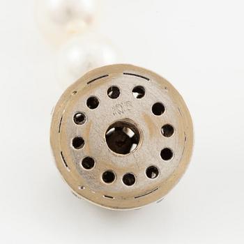 Pärlcollier med odlade pärlor, lås 18K vitguld med små briljantslipade diamanter.