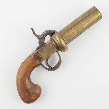 Slaglåsrevolver, märkt AIS (Anders Johannesson i Romenäs 1840-1914).