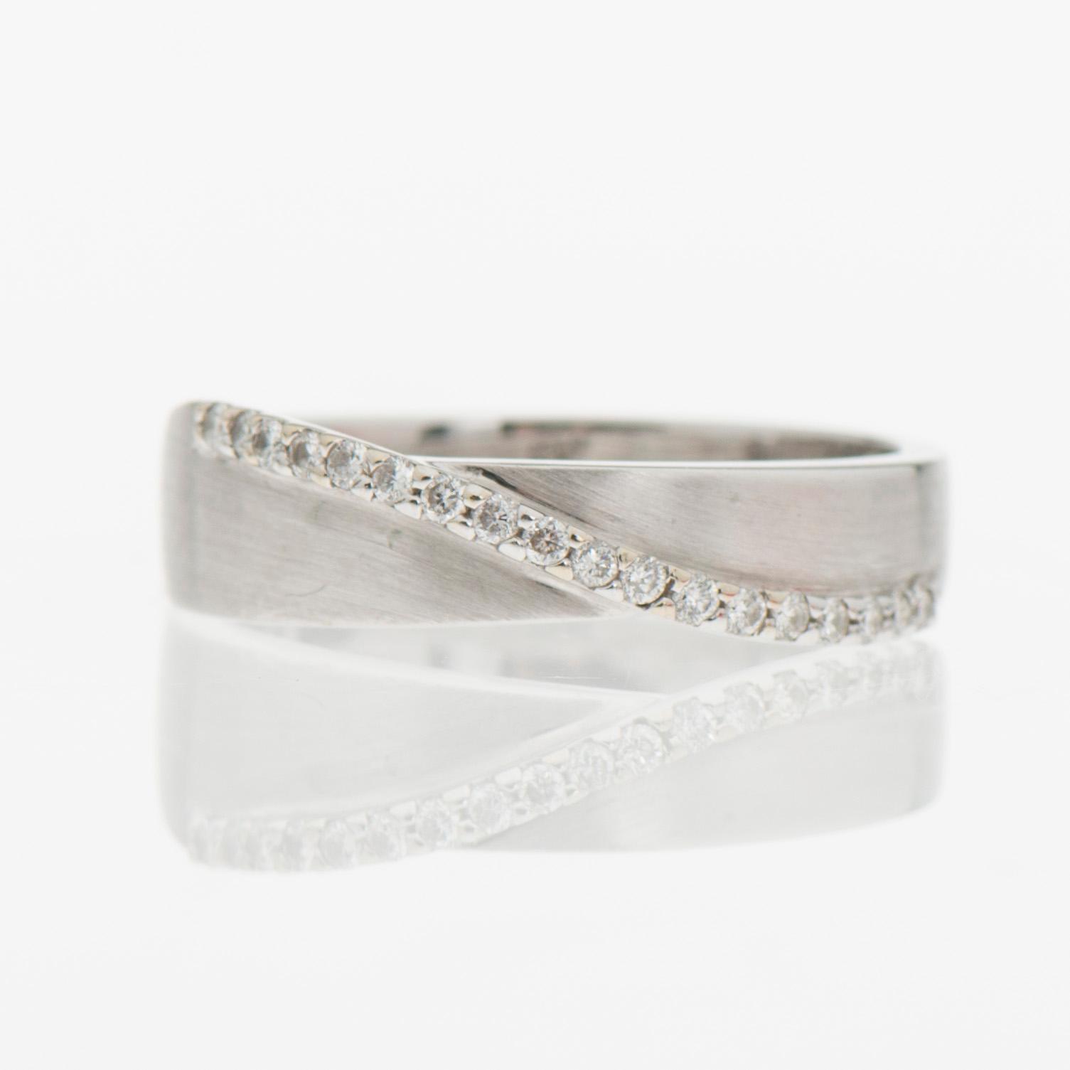 RING, briljantslipade diamanter, 18K vitguld.