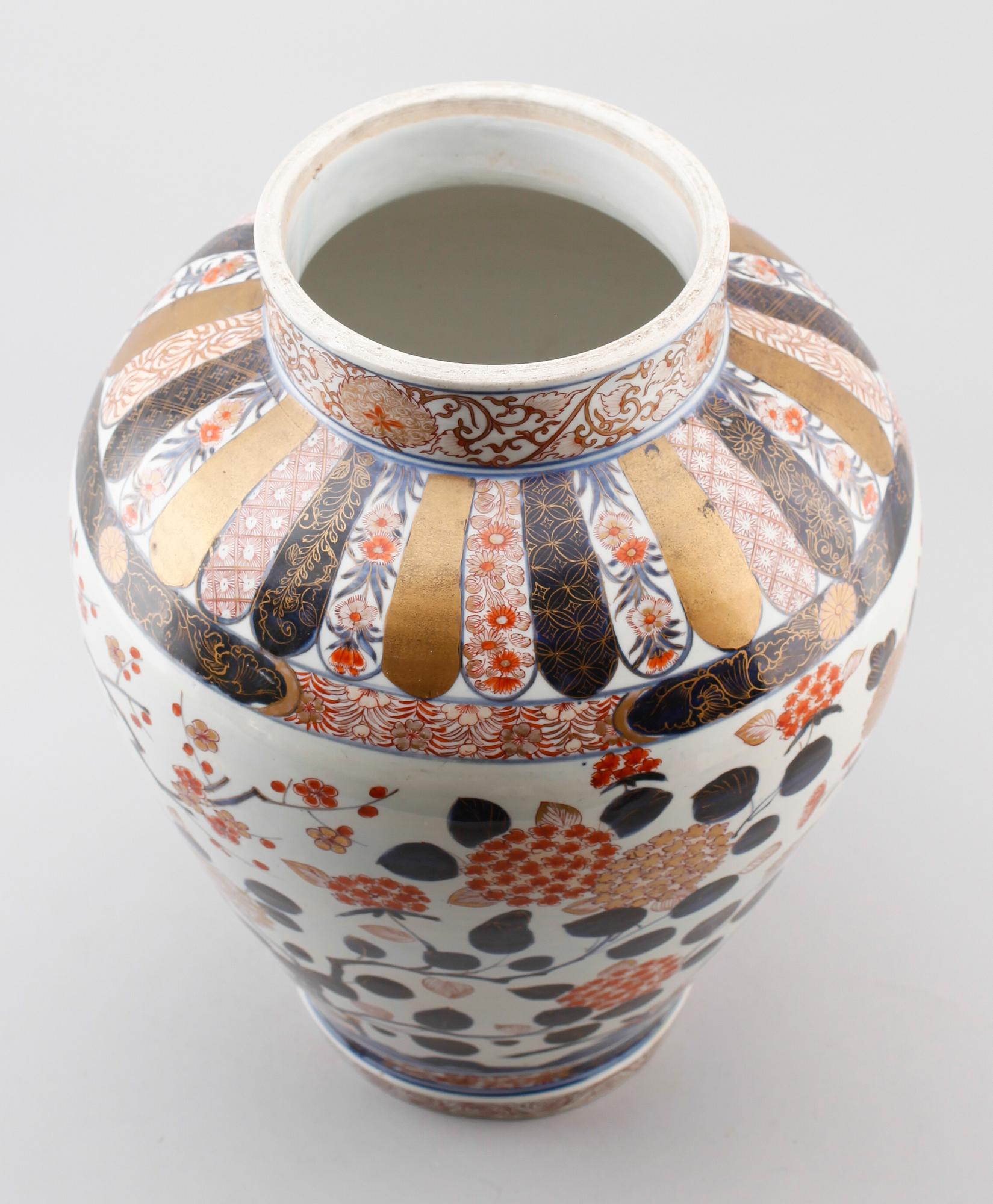 URNA, porslin, Japan, troligen 1800-tal.
