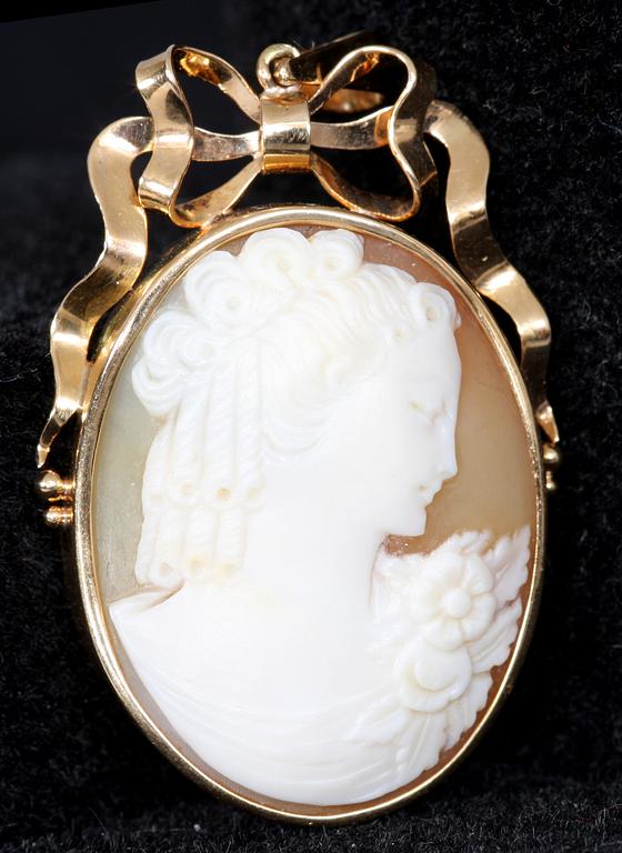 HÄNGSMYCKE samt RING, guld, 18k samt Camé, bl a 1947.