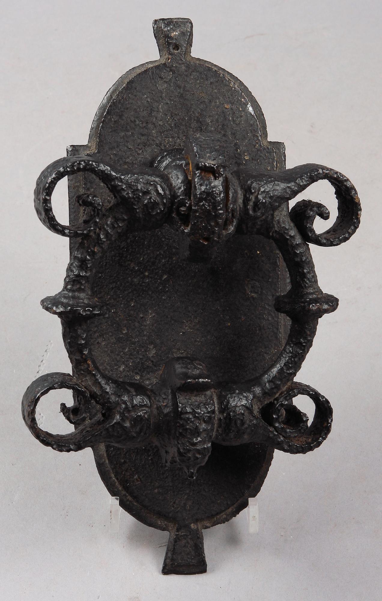 DÖRRKLÄPP, smidesjärn, allmoge, trol Hälsingland och 1800-tal.