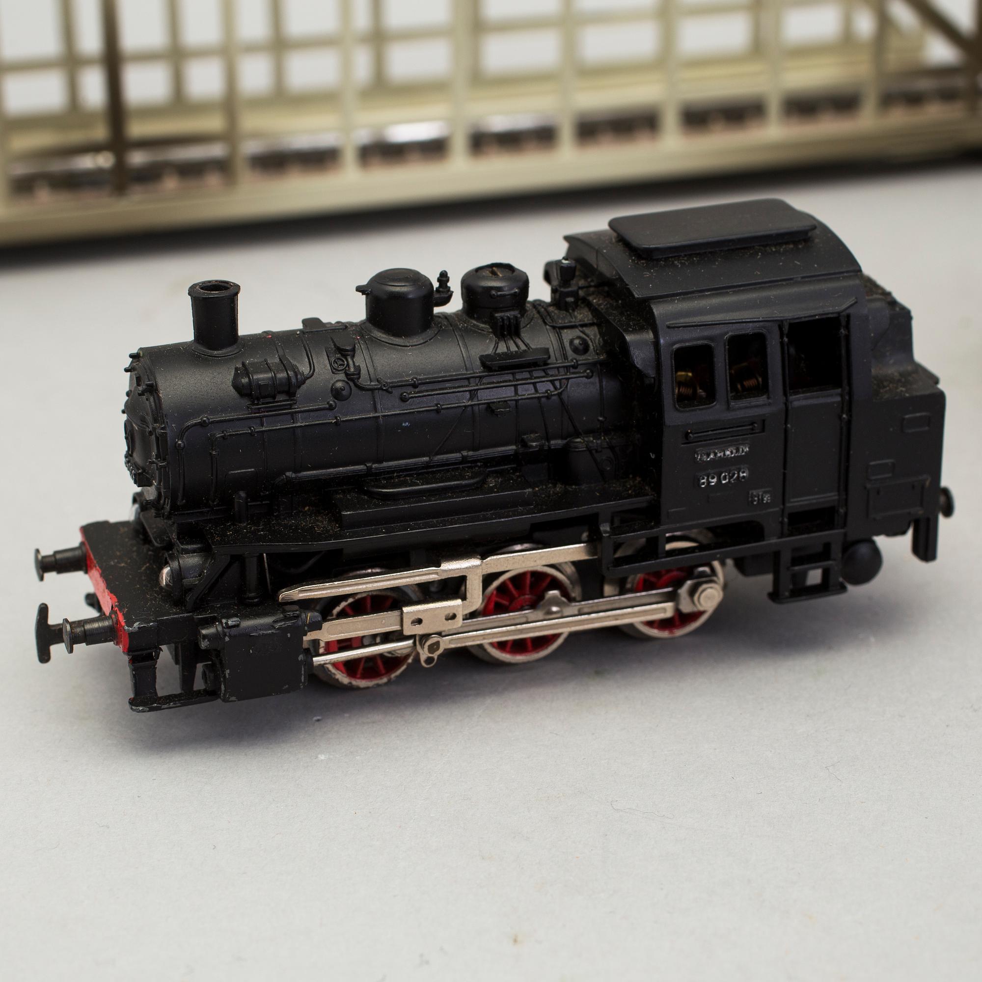 MÄRKLIN, lok samt 6 stycken vagnar, skala H0 Tyskland 1900-talets andra hälft.
