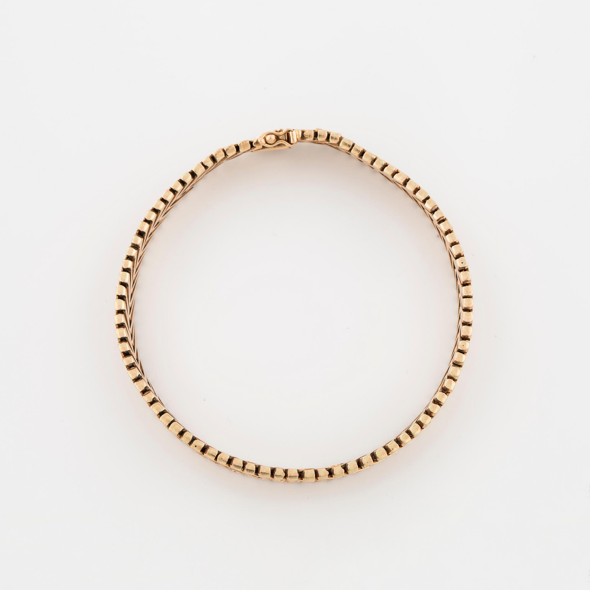 A bracelet.