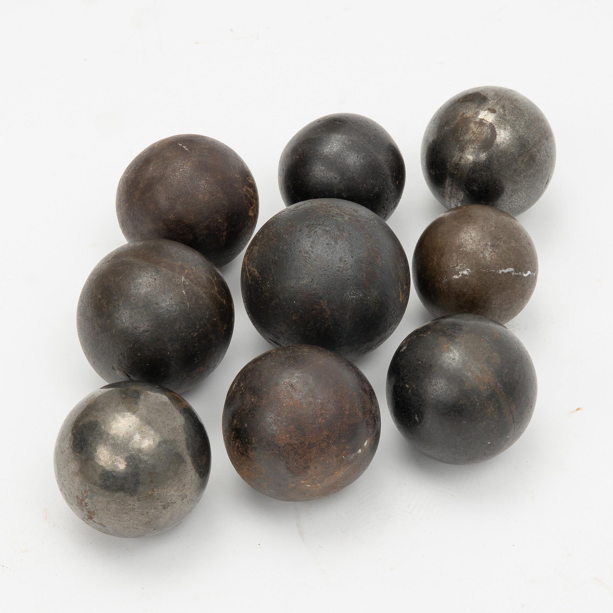 Cannonballs, 9 pcs. 17th/18th century.