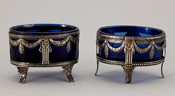 SALTKAR, 2 st silver, b.la. Johan Abraham Hallard (1774-1809). Totalvikt 258.