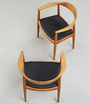 HANS J WEGNER, stolar, ett par "The Chair", Johannes Hansen, Köpenhamn.